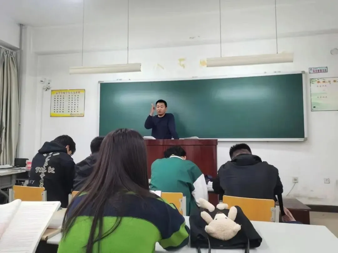 师范技能||美术学院2019级师范生教资模拟考试 第16张