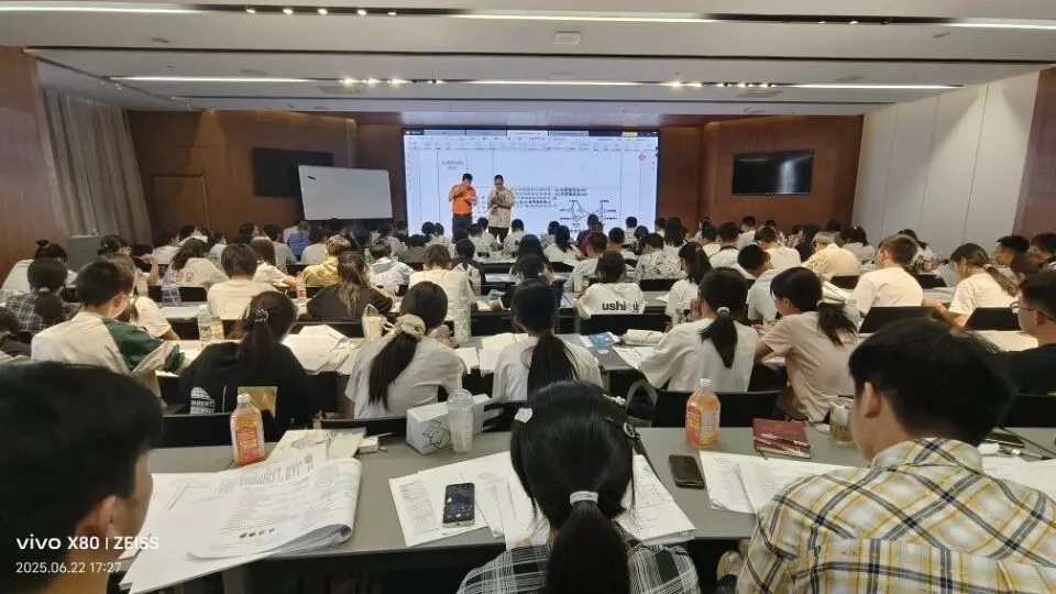 新号福利!!!免费送中考生物,中考地理题库 第1张