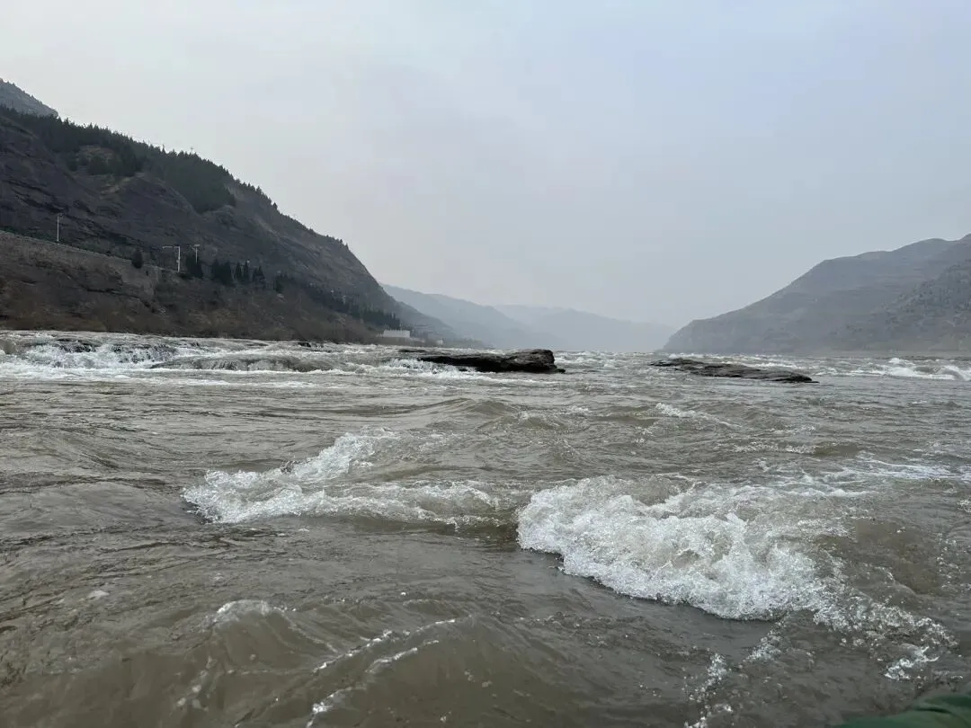 五篇满分中考作文:《在磨砺中闪光》《成为更好的自己》《翻过那座山》《离别是为了更好的重逢》《藏在唠叨里的爱》 第1张