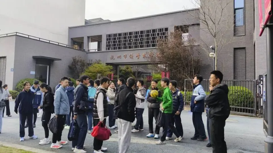 足球首考亮相!杭州体育中考新增项目今日开考,满分频现,心态是关键-第1张图片-四季读书网