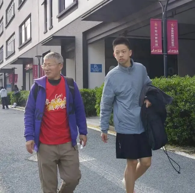 足球首考亮相!杭州体育中考新增项目今日开考,满分频现,心态是关键-第4张图片-四季读书网
