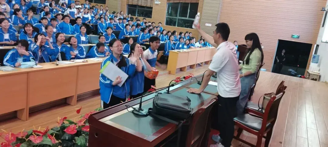 减压赋能轻装上阵砥砺前行圆梦中考——九年级优秀生学习经验交流暨解压活动圆满举行-第15张图片-四季读书网