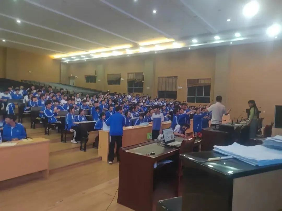 减压赋能轻装上阵砥砺前行圆梦中考——九年级优秀生学习经验交流暨解压活动圆满举行-第17张图片-四季读书网