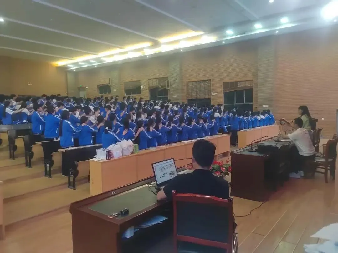 减压赋能轻装上阵砥砺前行圆梦中考——九年级优秀生学习经验交流暨解压活动圆满举行-第18张图片-四季读书网
