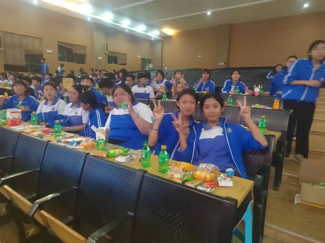 减压赋能轻装上阵砥砺前行圆梦中考——九年级优秀生学习经验交流暨解压活动圆满举行-第23张图片-四季读书网