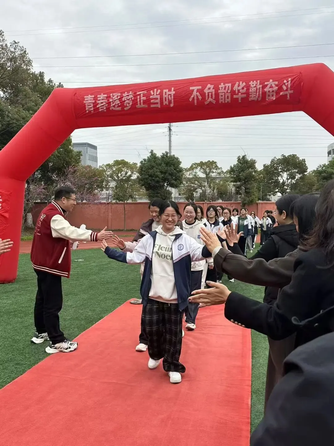 阳光鹿峰|马跃龙腾战中考 誓逐锋芒创辉煌-第20张图片-四季读书网 阳光鹿峰|马跃龙腾战中考 誓逐锋芒创辉煌-第20张图片-四季读书网