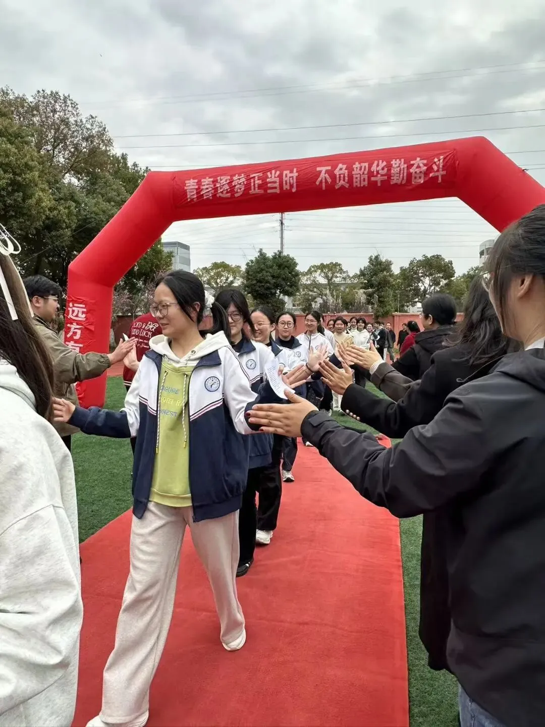 阳光鹿峰|马跃龙腾战中考 誓逐锋芒创辉煌-第22张图片-四季读书网 阳光鹿峰|马跃龙腾战中考 誓逐锋芒创辉煌-第22张图片-四季读书网
