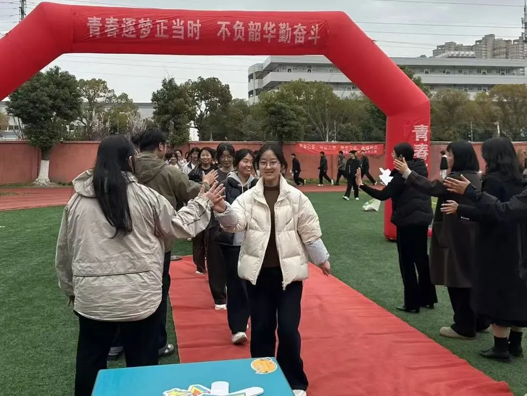 阳光鹿峰|马跃龙腾战中考 誓逐锋芒创辉煌-第24张图片-四季读书网 阳光鹿峰|马跃龙腾战中考 誓逐锋芒创辉煌-第24张图片-四季读书网