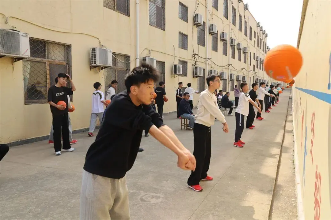 向上吧,少年!丨九年级体育模拟测试圆满结束~ 第31张