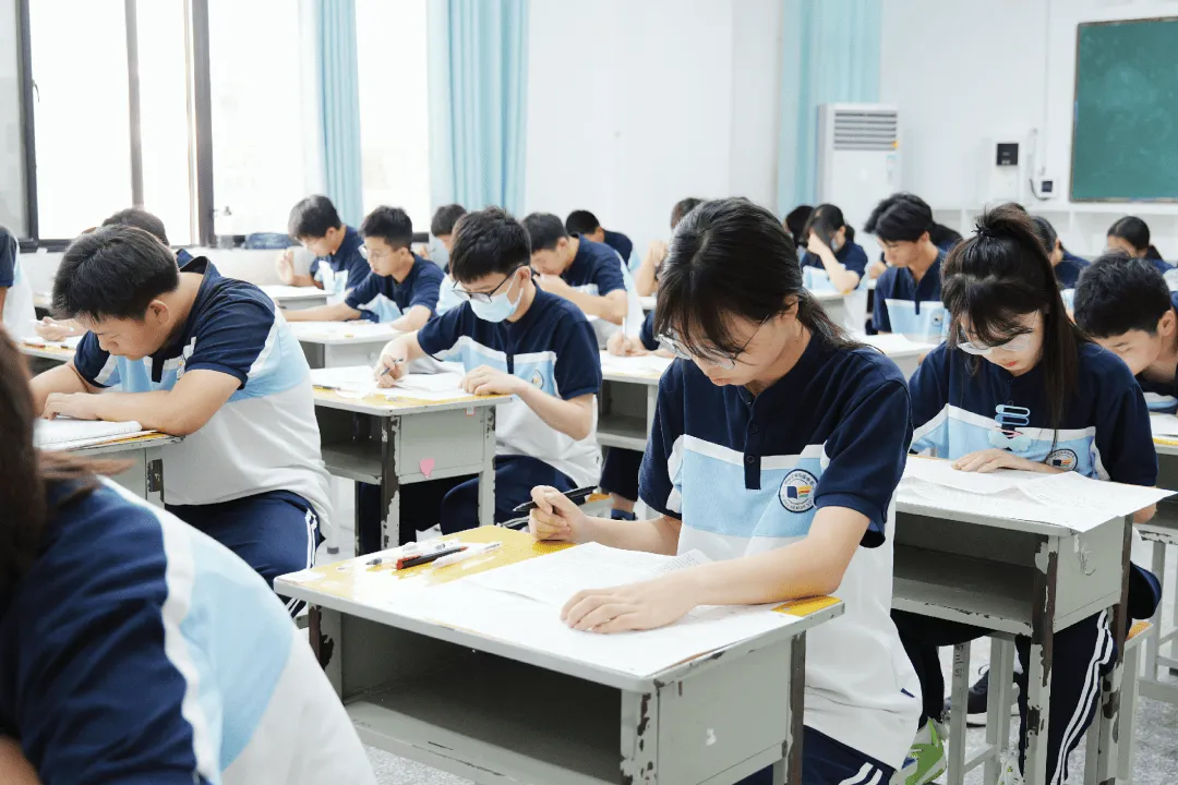 孩子初三躺平,大概率还是会去中考;但不解决深层原因,只想混完,那高一必躺. 第1张