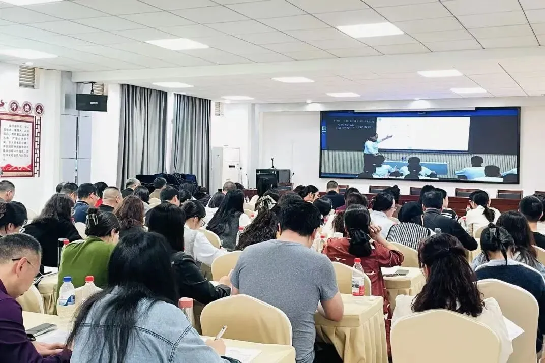 【开放办学】2026年福建省中考“名师面对面”第二轮冲刺复习策略研修班(数学)走进福建师大泉州附中 第13张 【开放办学】2026年福建省中考“名师面对面”第二轮冲刺复习策略研修班(数学)走进福建师大泉州附中 第13张