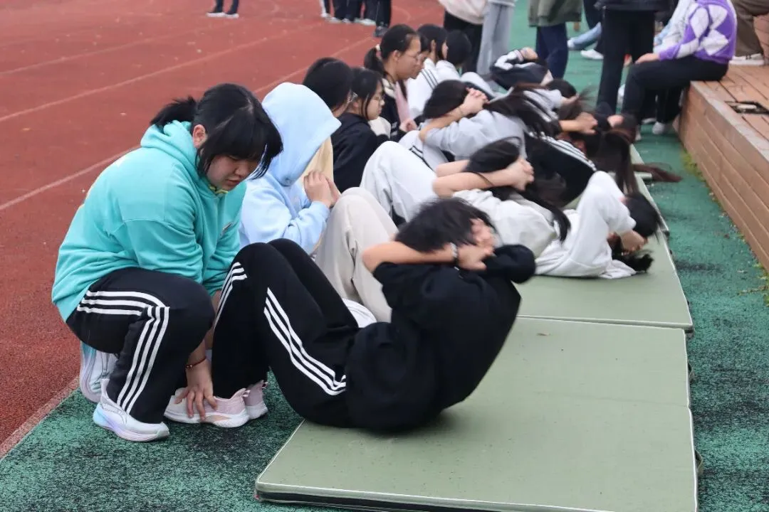 厉兵秣马迎中考模拟测试显成效——上浦镇中举行初三体育中考测试 第3张