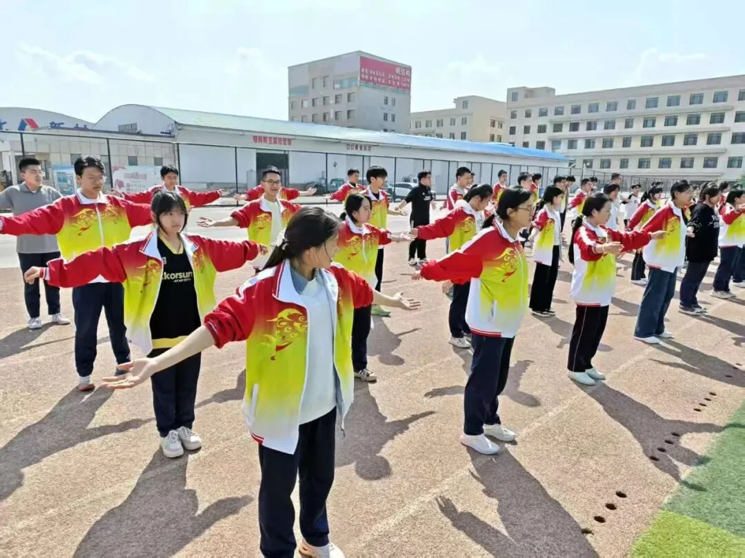 以练备战,逐梦中考——成功中考二校体育中考训练扎实推进-第3张图片-四季读书网 以练备战,逐梦中考——成功中考二校体育中考训练扎实推进-第3张图片-四季读书网