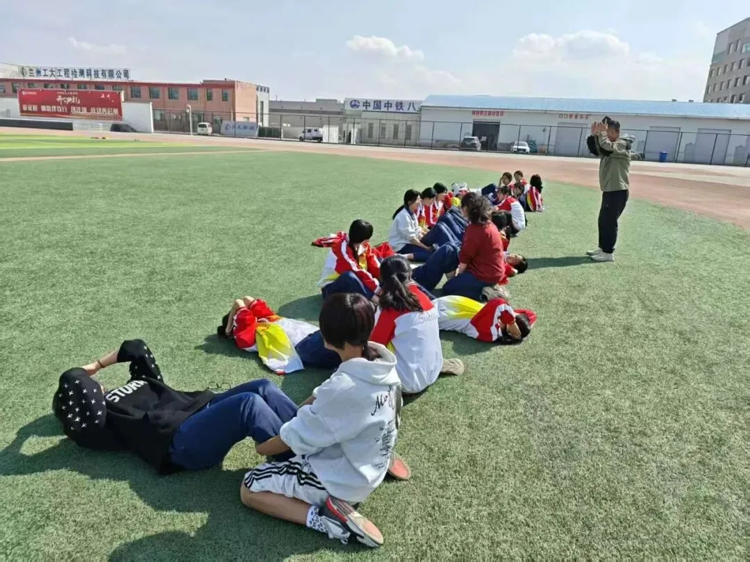 以练备战,逐梦中考——成功中考二校体育中考训练扎实推进-第5张图片-四季读书网 以练备战,逐梦中考——成功中考二校体育中考训练扎实推进-第5张图片-四季读书网