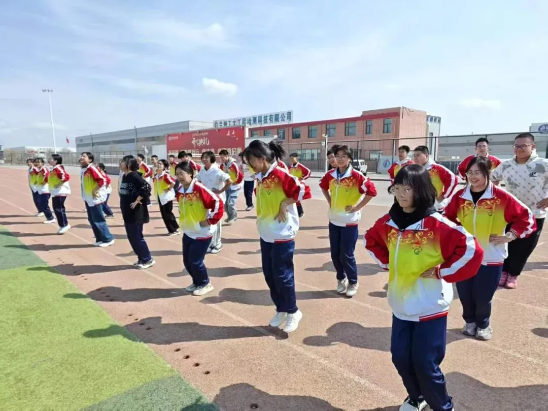 以练备战,逐梦中考——成功中考二校体育中考训练扎实推进-第8张图片-四季读书网 以练备战,逐梦中考——成功中考二校体育中考训练扎实推进-第8张图片-四季读书网