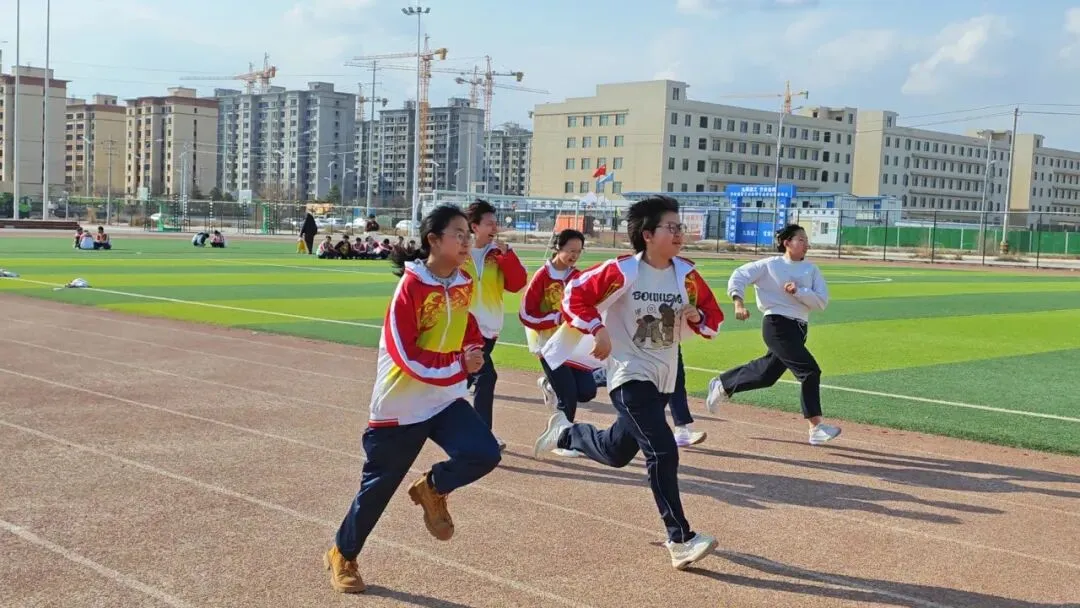 以练备战,逐梦中考——成功中考二校体育中考训练扎实推进-第11张图片-四季读书网 以练备战,逐梦中考——成功中考二校体育中考训练扎实推进-第11张图片-四季读书网