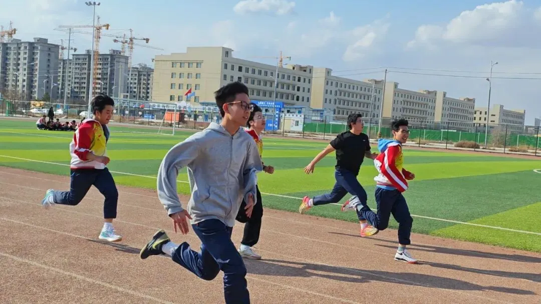 以练备战,逐梦中考——成功中考二校体育中考训练扎实推进-第15张图片-四季读书网 以练备战,逐梦中考——成功中考二校体育中考训练扎实推进-第15张图片-四季读书网