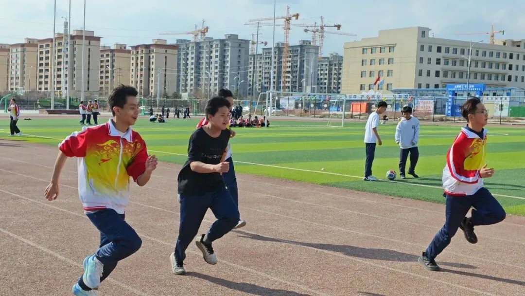 以练备战,逐梦中考——成功中考二校体育中考训练扎实推进-第16张图片-四季读书网 以练备战,逐梦中考——成功中考二校体育中考训练扎实推进-第16张图片-四季读书网