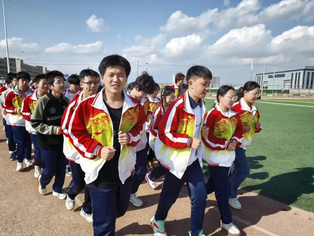 以练备战,逐梦中考——成功中考二校体育中考训练扎实推进-第19张图片-四季读书网 以练备战,逐梦中考——成功中考二校体育中考训练扎实推进-第19张图片-四季读书网