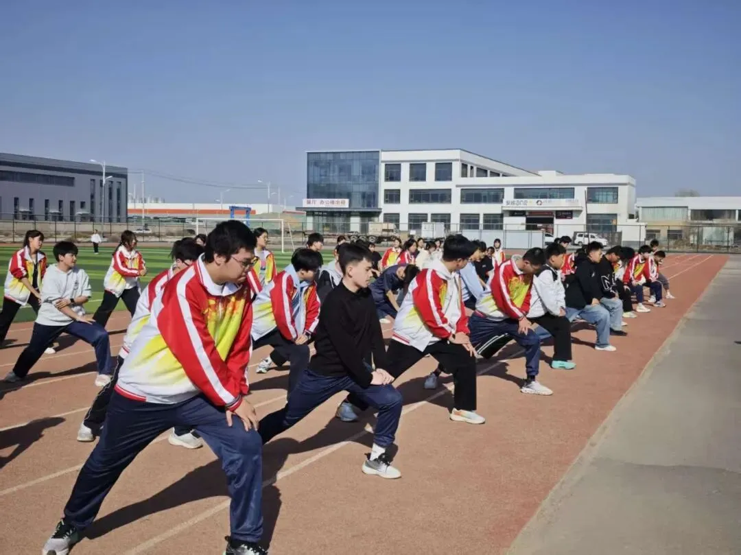 以练备战,逐梦中考——成功中考二校体育中考训练扎实推进-第21张图片-四季读书网 以练备战,逐梦中考——成功中考二校体育中考训练扎实推进-第21张图片-四季读书网