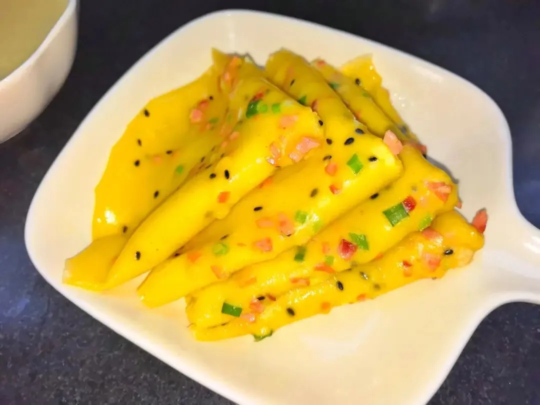 中考倒计时!初三儿子早餐不费妈,超级简单的鸡蛋水饼,松软筋道-第1张图片-四季读书网