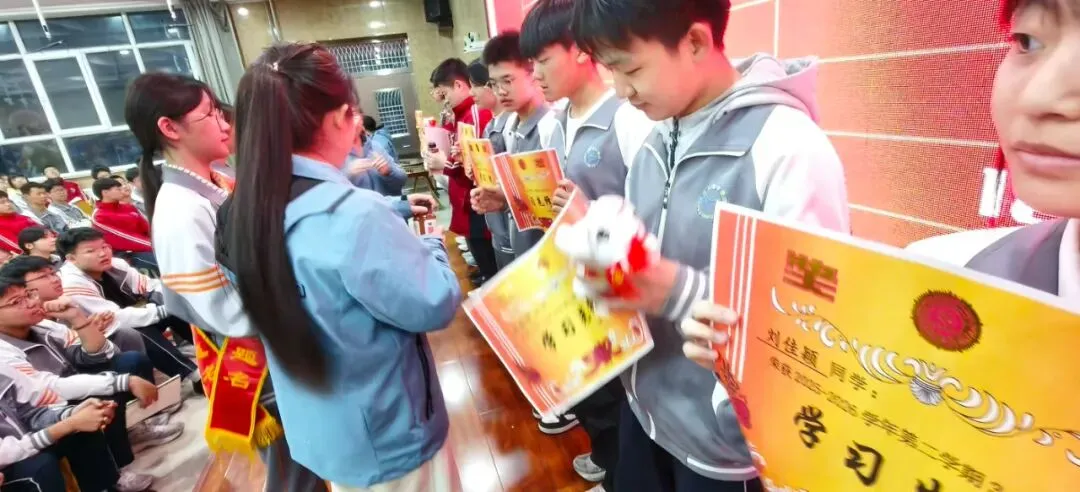 中考冲刺正当时 砥砺奋进创辉煌 | 南校初中:初三、中补年级三月总结暨学法指导表彰大会纪实-第4张图片-四季读书网