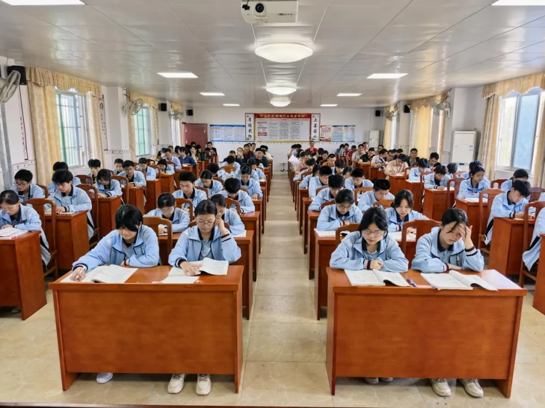 研思共进备中考 聚力提质启新程——河东中学承办城乡融合“备教研一体化”教学改革实践活动暨2026届物理学科备考研讨会 第3张 研思共进备中考 聚力提质启新程——河东中学承办城乡融合“备教研一体化”教学改革实践活动暨2026届物理学科备考研讨会 第3张