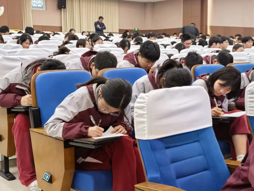 玩索有得,赢在中考——我校黄坚理事长在徐州市镜泊路学校初三学法指导讲座暖心开讲-第8张图片-四季读书网