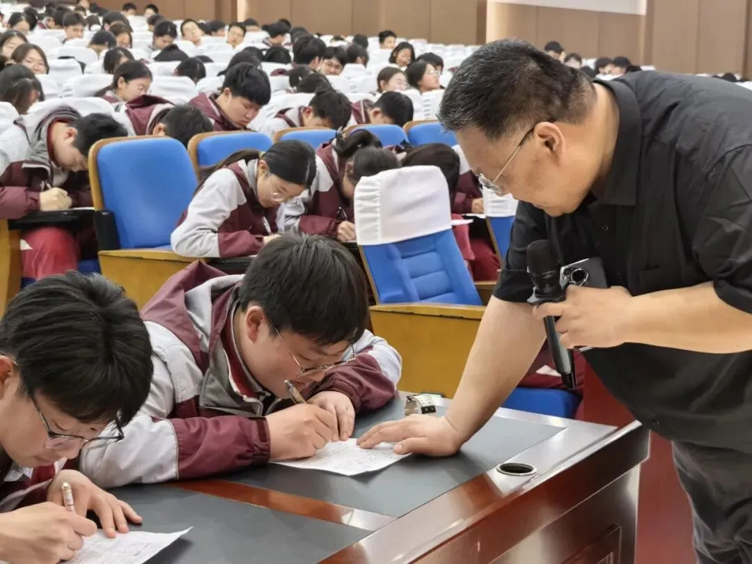 玩索有得,赢在中考——我校黄坚理事长在徐州市镜泊路学校初三学法指导讲座暖心开讲-第9张图片-四季读书网