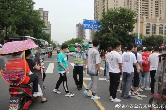 中考进行时~安徽交警持续护航-第9张图片-四季读书网