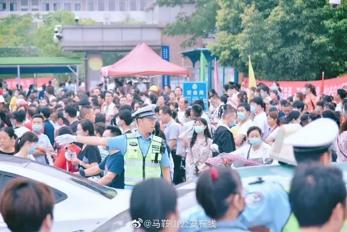 中考进行时~安徽交警持续护航-第24张图片-四季读书网