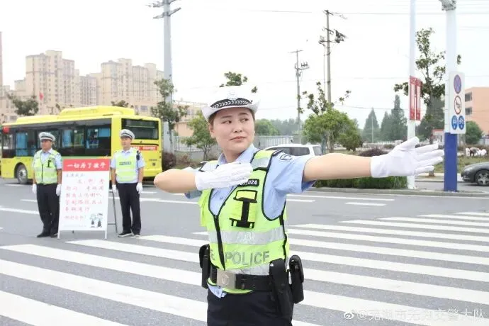 中考进行时~安徽交警持续护航-第32张图片-四季读书网