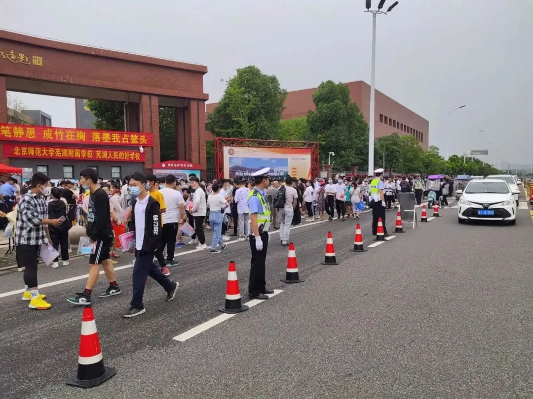 中考进行时~安徽交警持续护航-第33张图片-四季读书网