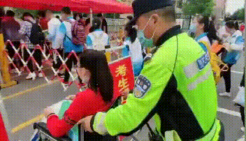 中考进行时~安徽交警持续护航-第42张图片-四季读书网