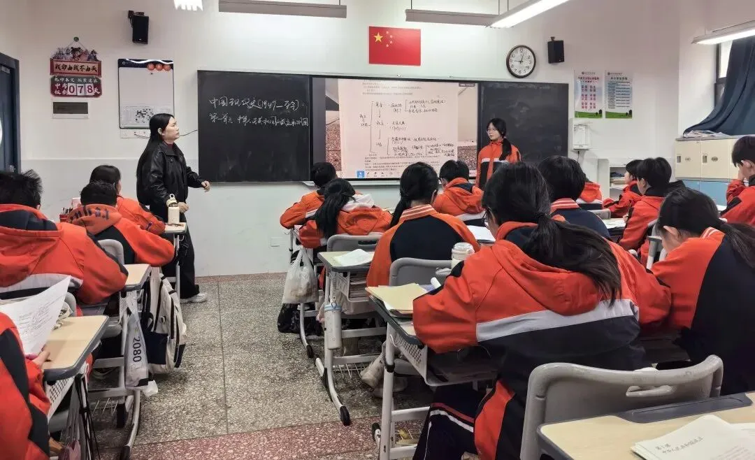 精研课标明方向 聚力提质赢中考 | 渌口区初中语文、化学、历史学科研讨活动在我校顺利开展 第23张 精研课标明方向 聚力提质赢中考 | 渌口区初中语文、化学、历史学科研讨活动在我校顺利开展 第23张