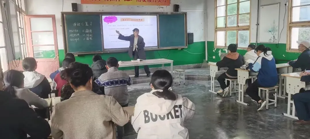 示范引领精研备考 高效复习赋能中考——南阳初中开展九年级复习示范课活动 第3张 示范引领精研备考 高效复习赋能中考——南阳初中开展九年级复习示范课活动 第3张