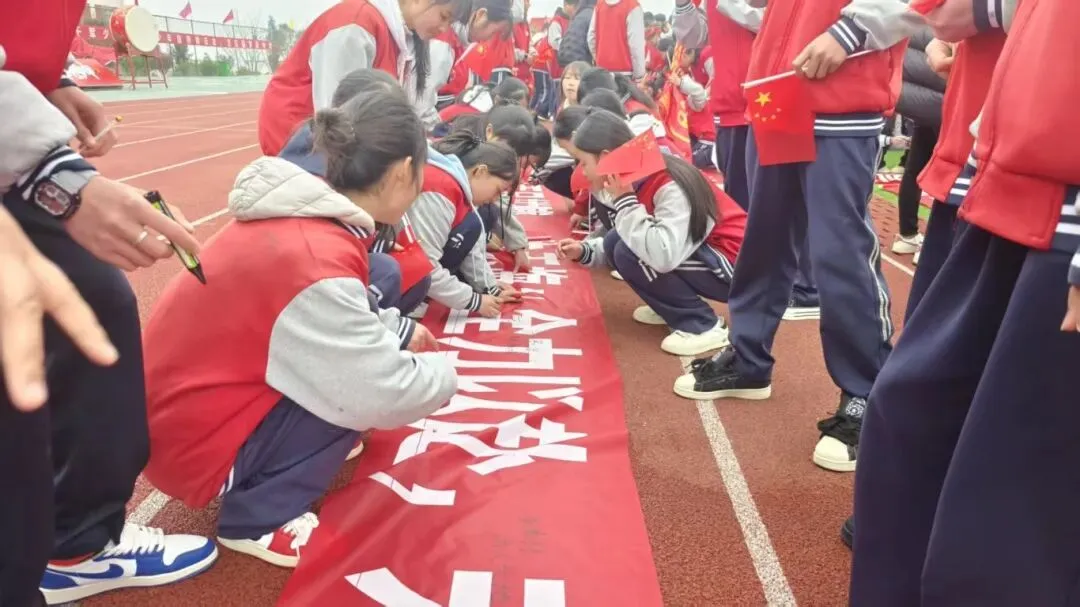 骐骥驰骋,馬到成功丨纳雍二中2026年中考百日誓师大会-第44张图片-四季读书网