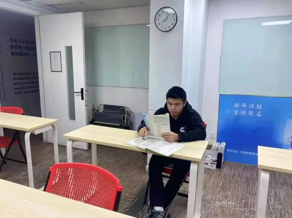 蝶变中考|那个被手机“偷走”的少年,后来怎样了?-第24张图片-四季读书网 蝶变中考|那个被手机“偷走”的少年,后来怎样了?-第24张图片-四季读书网