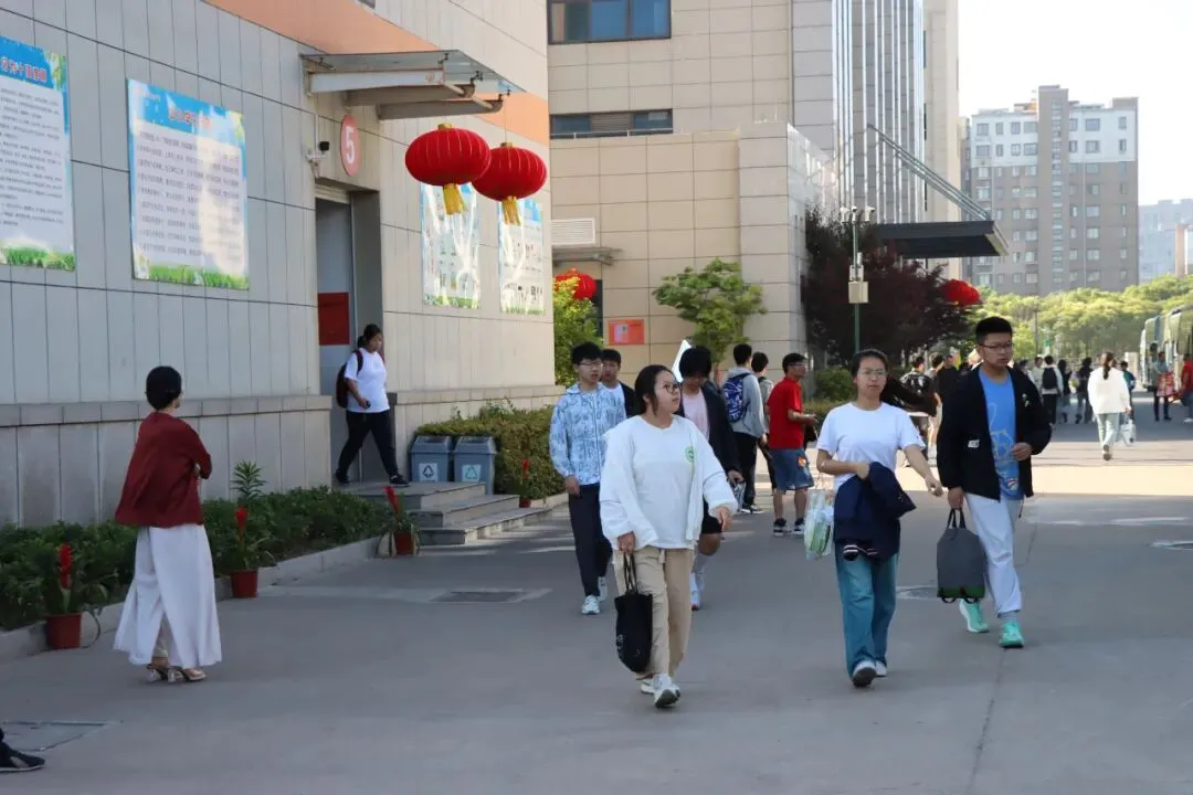 【2024中考】青衿致远 沐光而行-第64张图片-四季读书网