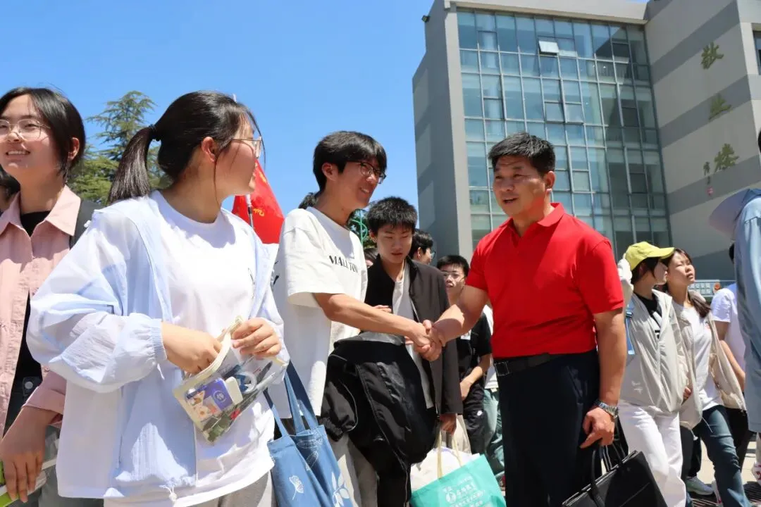 【2024中考】青衿致远 沐光而行-第122张图片-四季读书网