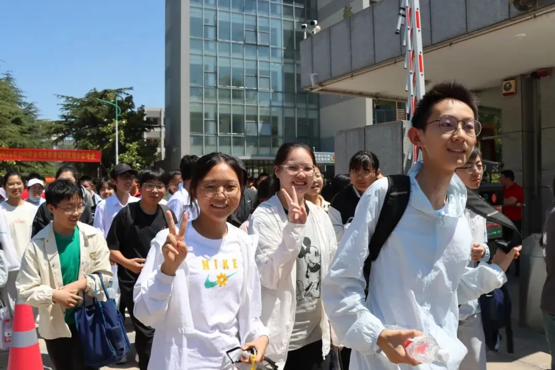 【2024中考】青衿致远 沐光而行-第126张图片-四季读书网