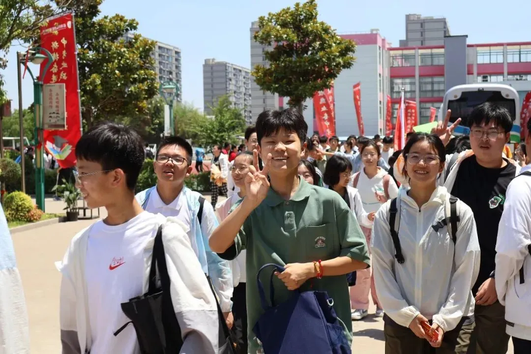 【2024中考】青衿致远 沐光而行-第158张图片-四季读书网