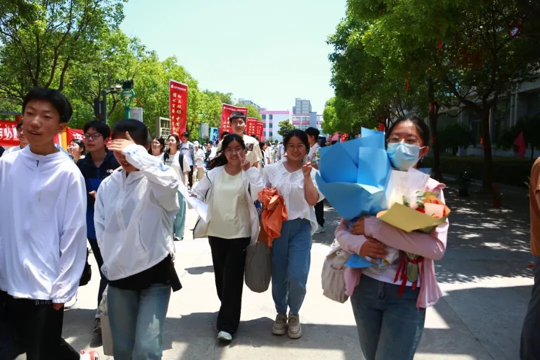 【2024中考】青衿致远 沐光而行-第189张图片-四季读书网