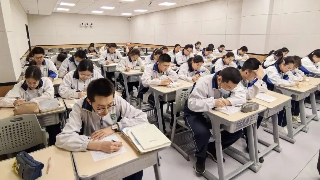 聚焦高考真题 赋能精准备考 | 乌鲁木齐八一中学历史组主题教研活动 第2张 聚焦高考真题 赋能精准备考 | 乌鲁木齐八一中学历史组主题教研活动 第2张