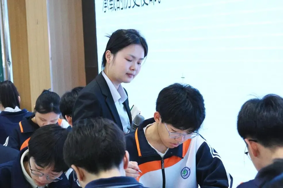 研途逐光 蓄力中考 | 全区中考教研盛会在我校顺利开展-第27张图片-四季读书网 研途逐光 蓄力中考 | 全区中考教研盛会在我校顺利开展-第27张图片-四季读书网