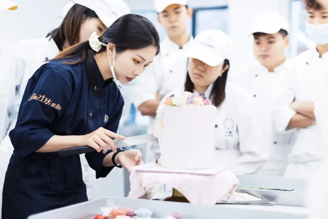 中考落榜≠人生出局!这才是成绩不好的孩子该走的「技能逆袭路」 第12张 中考落榜≠人生出局!这才是成绩不好的孩子该走的「技能逆袭路」 第12张