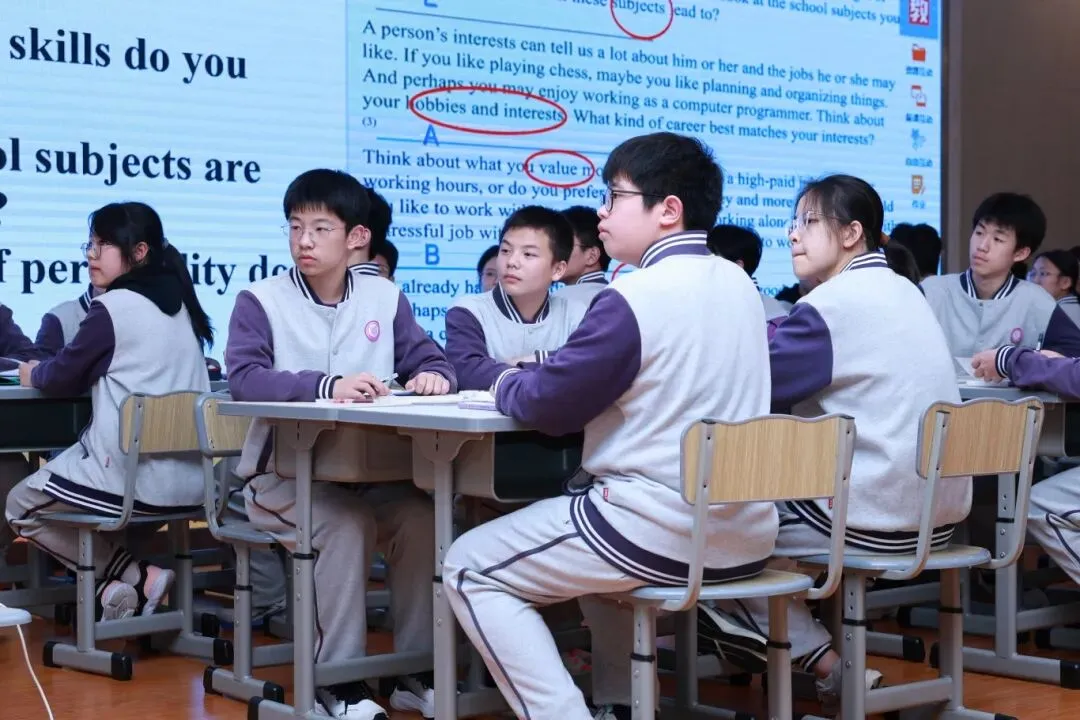 北巴英语课堂焕新 集团共研中考赋能——巴蜀中学教育集团初三英语教学研讨会圆满举行 第8张 北巴英语课堂焕新 集团共研中考赋能——巴蜀中学教育集团初三英语教学研讨会圆满举行 第8张