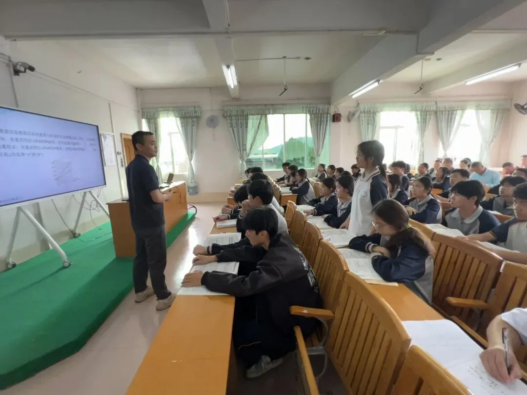 精研备考明方向 聚力赋能助中考—— 平远县 2026 年物理中考备考研讨会在石正中学圆满举行 第13张 精研备考明方向 聚力赋能助中考—— 平远县 2026 年物理中考备考研讨会在石正中学圆满举行 第13张