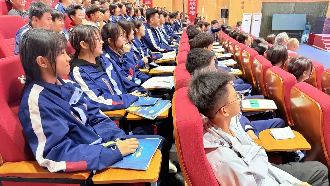 决胜中考,再夺桂冠——记2026届中考备考指导讲座 第36张 决胜中考,再夺桂冠——记2026届中考备考指导讲座 第36张