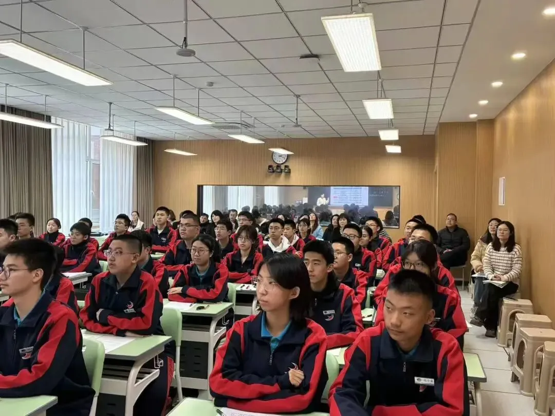 【31视角·教研】试卷讲评培新秀,AI赋能促提升——我校举办2025—2026学年度新教师及青年教师汇报课活动-第16张图片-四季读书网